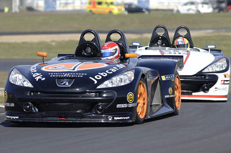 I weekenden køres der atter sportsvognsrace i Danmark efter næsten 30 års pause, når der er Danmarkspremiere for Peugeot Spider Cup.